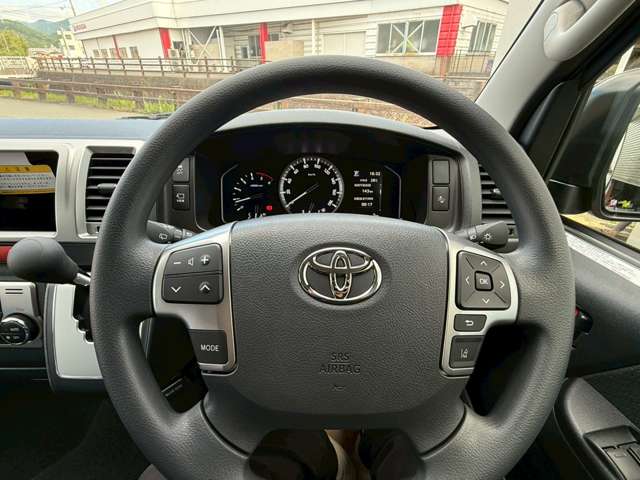 Toyota Hiace Van 6