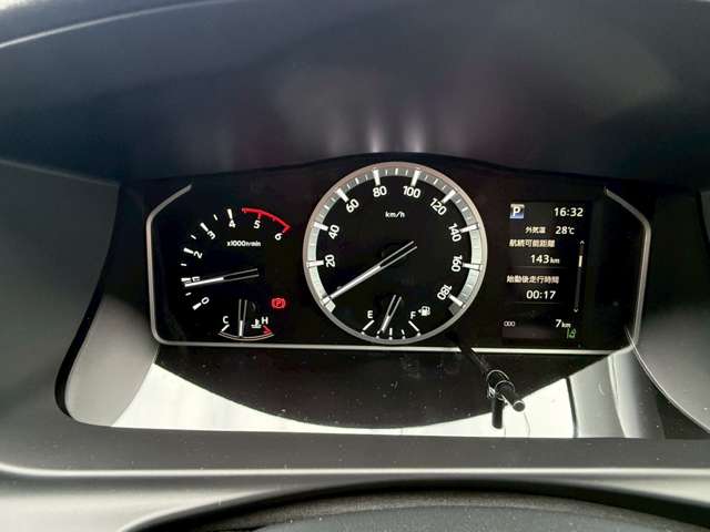 Toyota Hiace Van 7