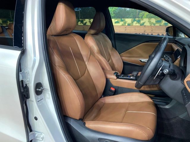 Lexus LBX 8