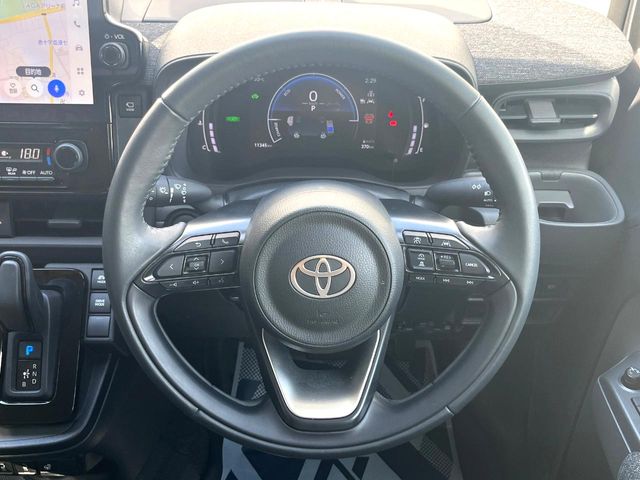 Toyota Sienta 7
