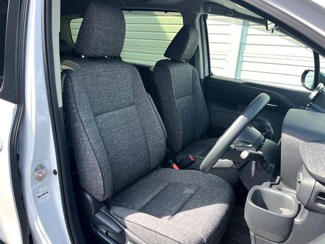 Toyota Sienta 8