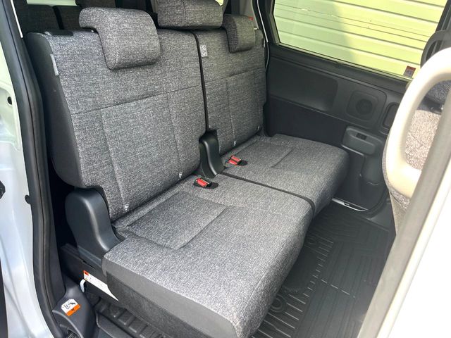 Toyota Sienta 9