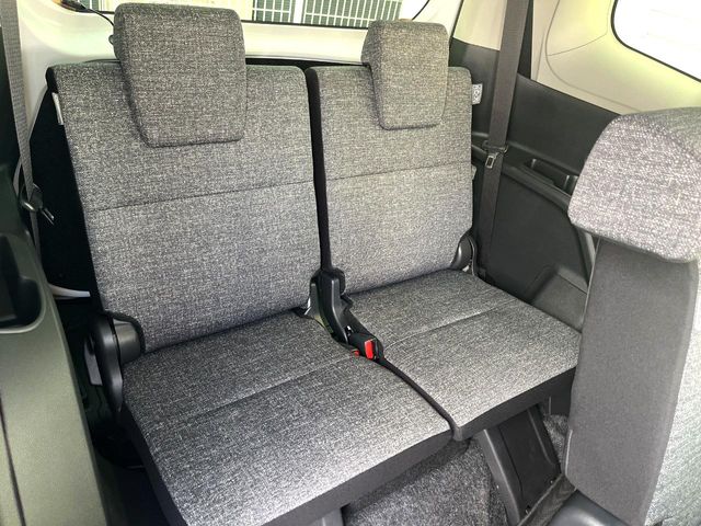 Toyota Sienta 10