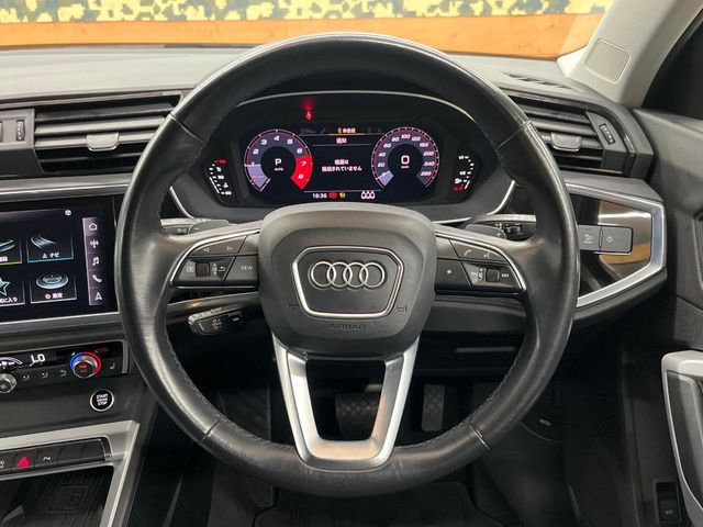 Audi Q3 11