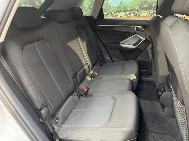 Audi Q3 9