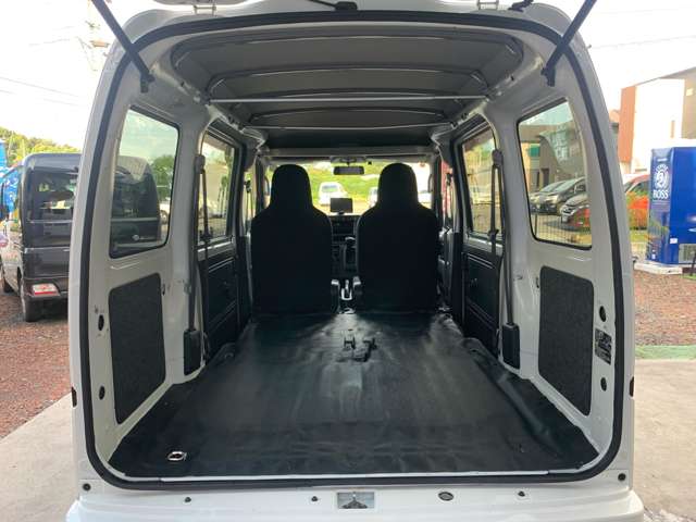 Daihatsu Hijet Cargo 4