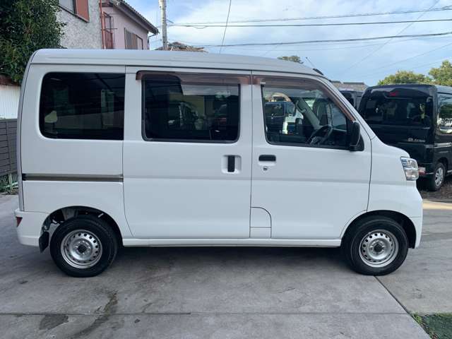 Daihatsu Hijet Cargo 6