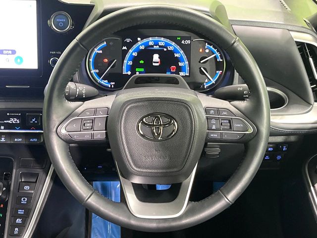 Toyota Voxy 12