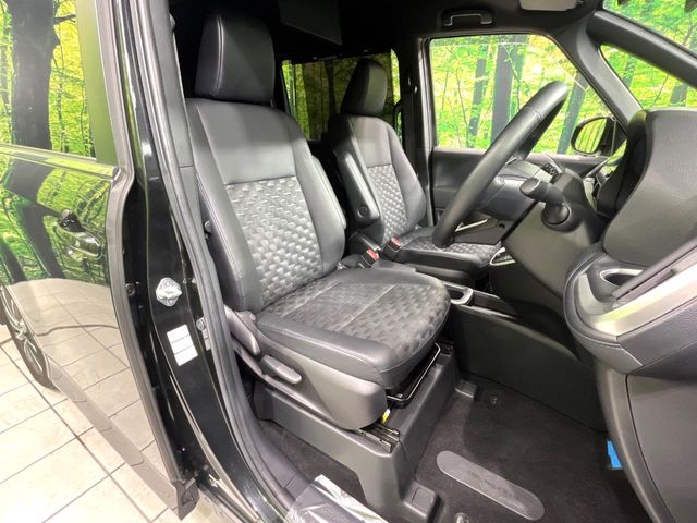 Toyota Voxy 8