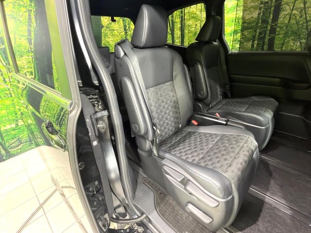 Toyota Voxy 9