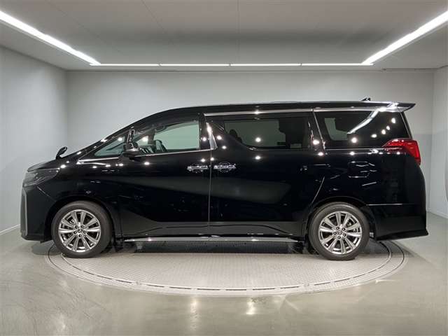 Toyota Alphard 3