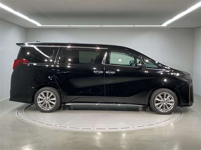 Toyota Alphard 4