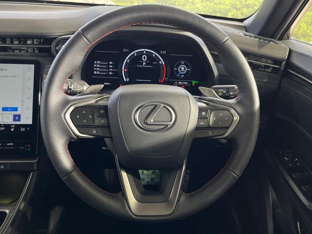 Lexus LBX 12