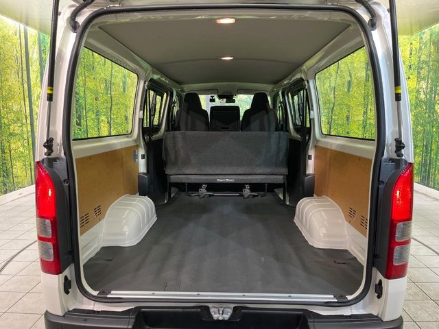 Toyota Hiace Van 10