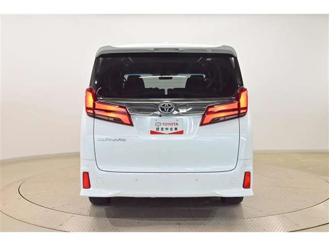 Toyota Alphard 3