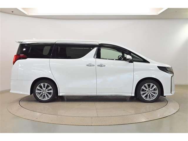 Toyota Alphard 4