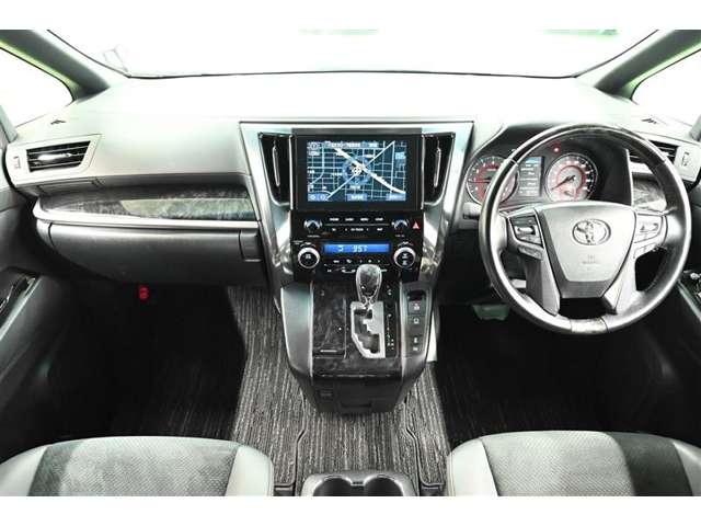 Toyota Alphard 6