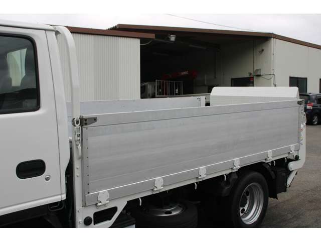 Isuzu Elf 12