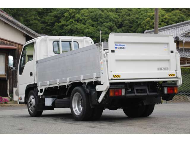 Isuzu Elf 6