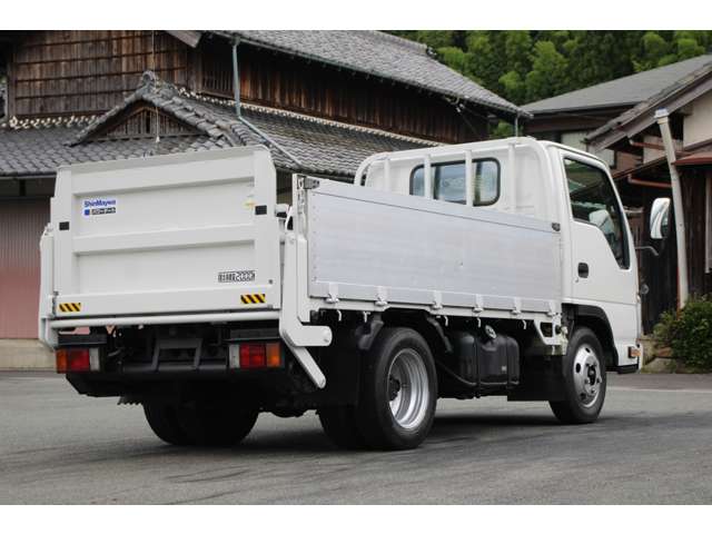 Isuzu Elf 7