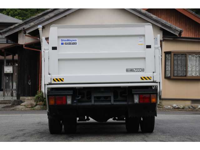 Isuzu Elf 8