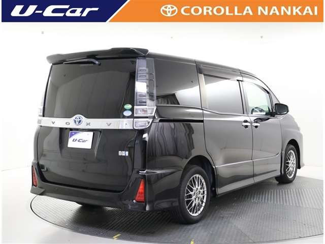 Toyota Voxy 3