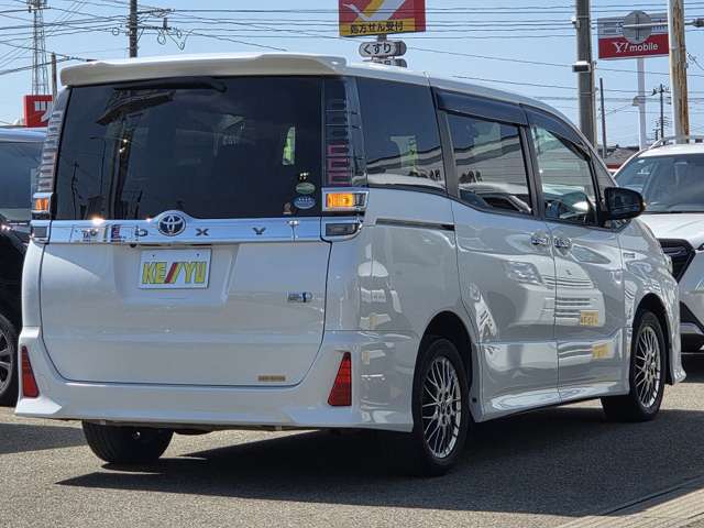 Toyota Voxy 6