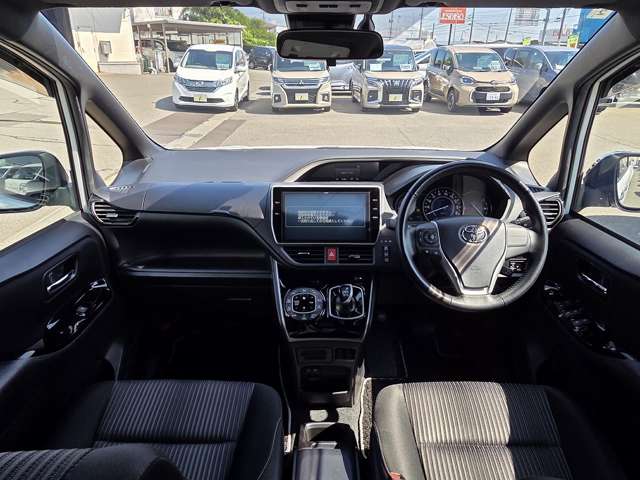 Toyota Voxy 7