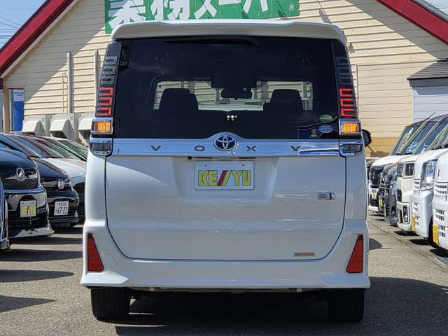 Toyota Voxy 10