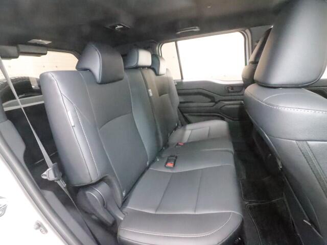Toyota Land Cruiser FJ 7