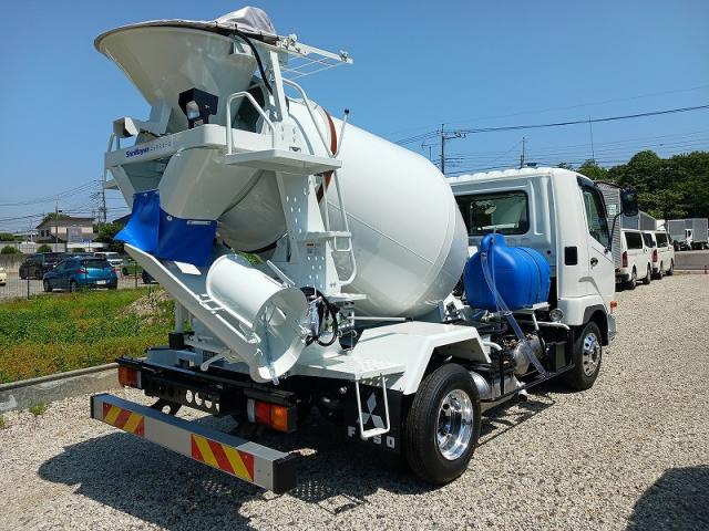 Mitsubishi Fuso Fighter 2