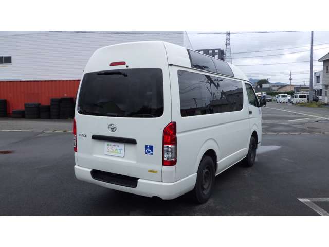 Toyota Hiace Van 7