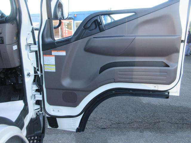 Mitsubishi Fuso Canter 9