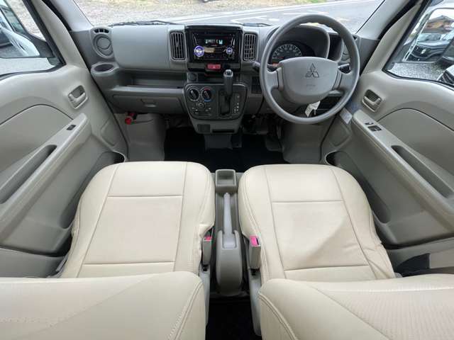 Mitsubishi Minicab Van 2