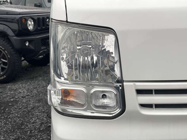 Mitsubishi Minicab Van 8