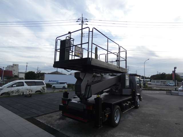 Isuzu Elf 6
