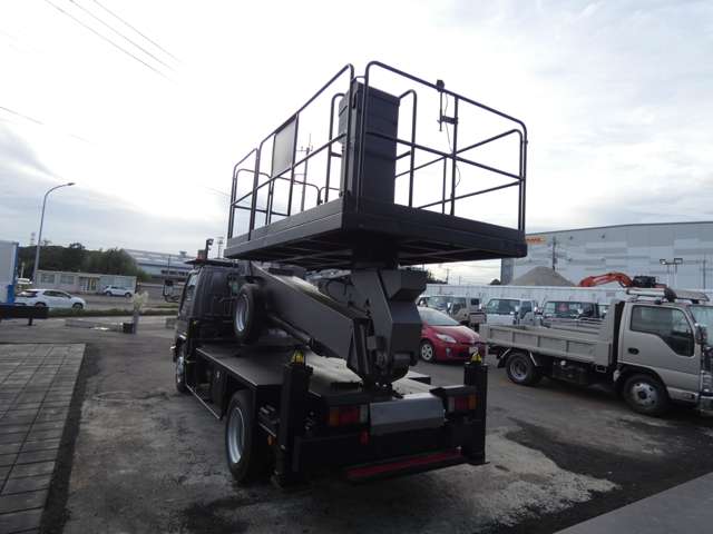 Isuzu Elf 8