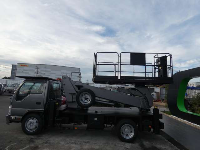 Isuzu Elf 9