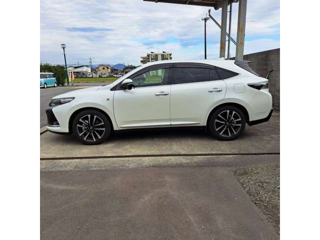 Toyota Harrier 5