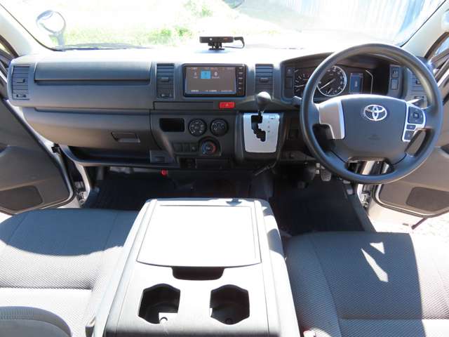 Toyota Hiace Van 11