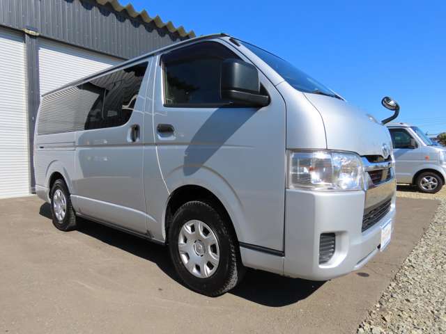 Toyota Hiace Van 3