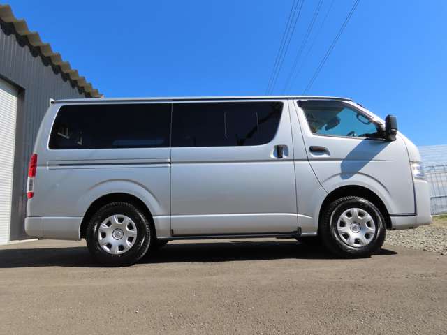 Toyota Hiace Van 4
