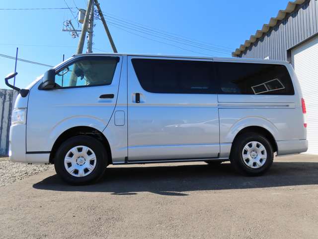 Toyota Hiace Van 5