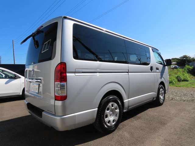 Toyota Hiace Van 6