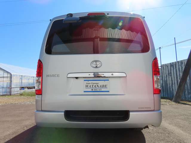 Toyota Hiace Van 8