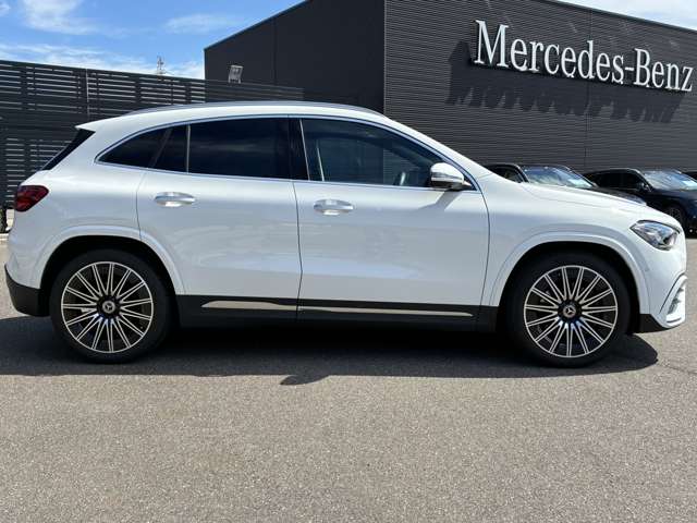 Mercedes-Benz GLA-Class 4