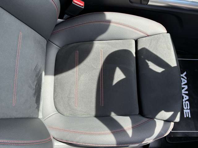 Mercedes-Benz GLA-Class 10
