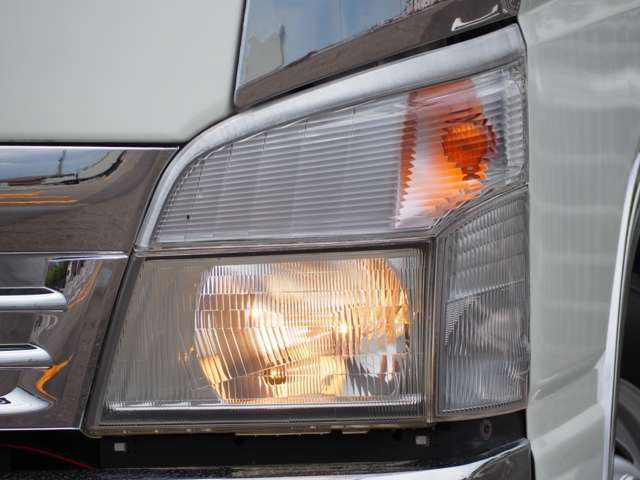 Mitsubishi Fuso Canter 9