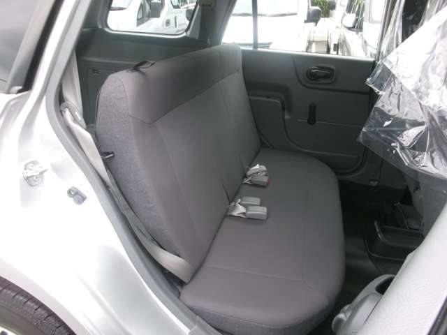 Nissan AD 12