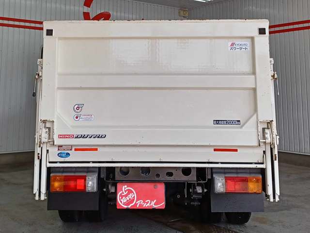 Hino Dutro 11